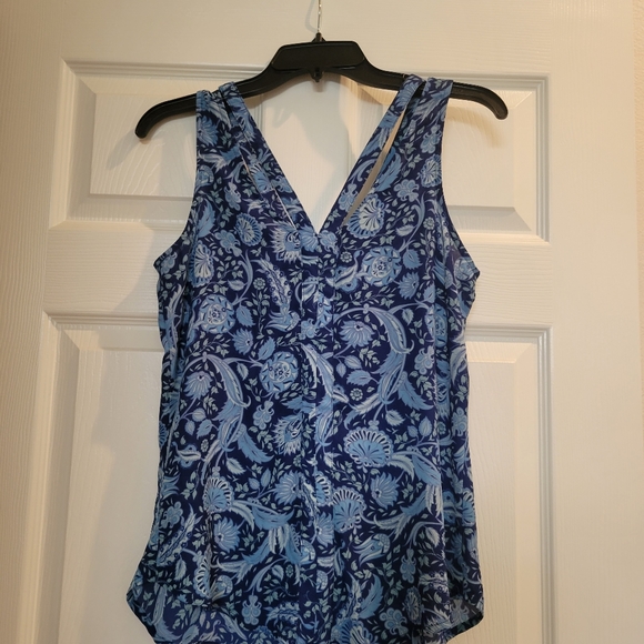 Candie's sleeveless blouse ( closet cleanout) - Picture 3 of 7
